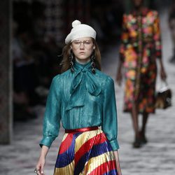 Camisa verde y falda de rayas de primavera/verano 2016 de Gucci en Milan Fashion Week