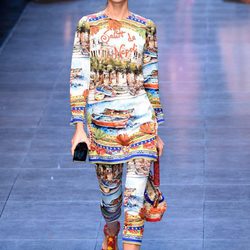 Vestido y pantalón con motivos de la ciudad de Nápoles de la colección primavera/verano 2016 de Dolce & Gabbana en Milan Fashion Week