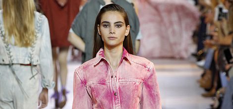 Vestido rosa de la colección primavera/verano 2016 de Roberto Cavalli en Milan Fashion Week