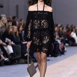 Vestido negro de la colección primavera/verano 2016 de Chloé en Paris Fashion Week
