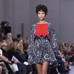 Vestido rojo y azul de la colección primavera/verano 2016 de Chloé en Paris Fashion Week