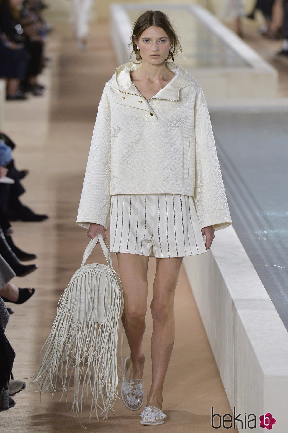 Sudadera blanca de la colección primavera/verano 2016 de Balenciaga en Paris Fashion Week