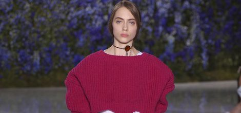 Jersey crop top fucsia de la colección primavera/verano 2016 de Dior en Paris Fashion Week