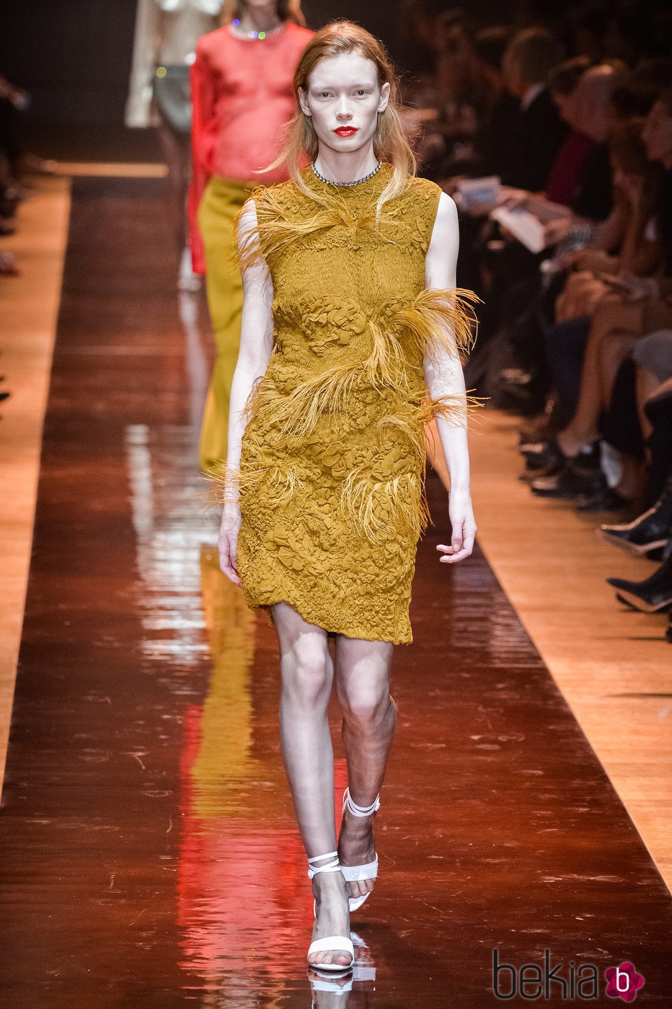 Vestido mostaza de la colección primavera/verano 2016 de Nina Ricci en Paris Fashion Week