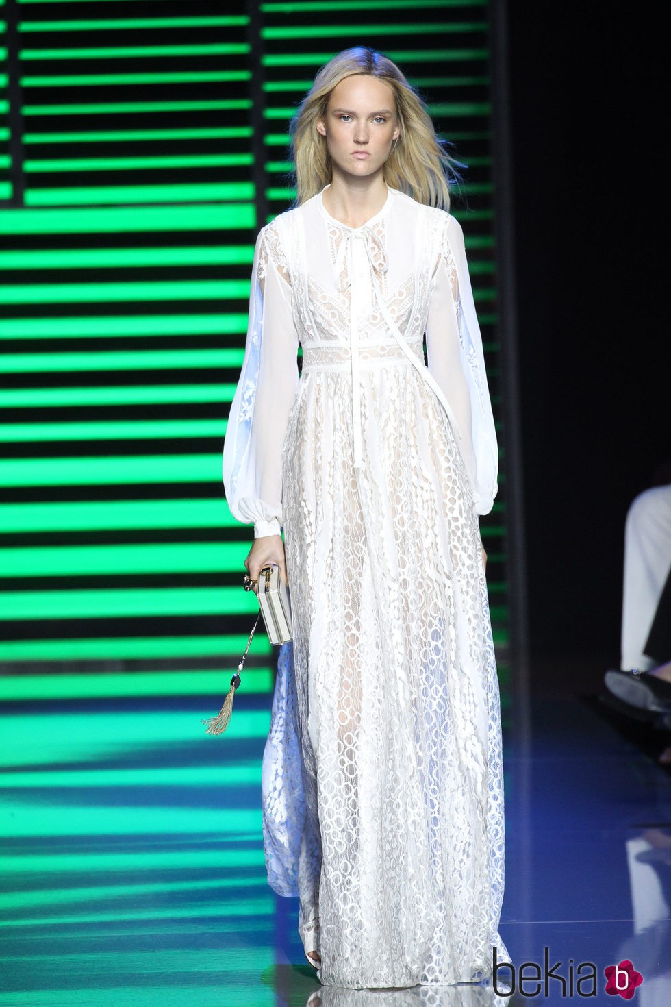 Vestido largo blanco de la colección de primavera/verano 2016 de Elie Saab en París Fashion Week