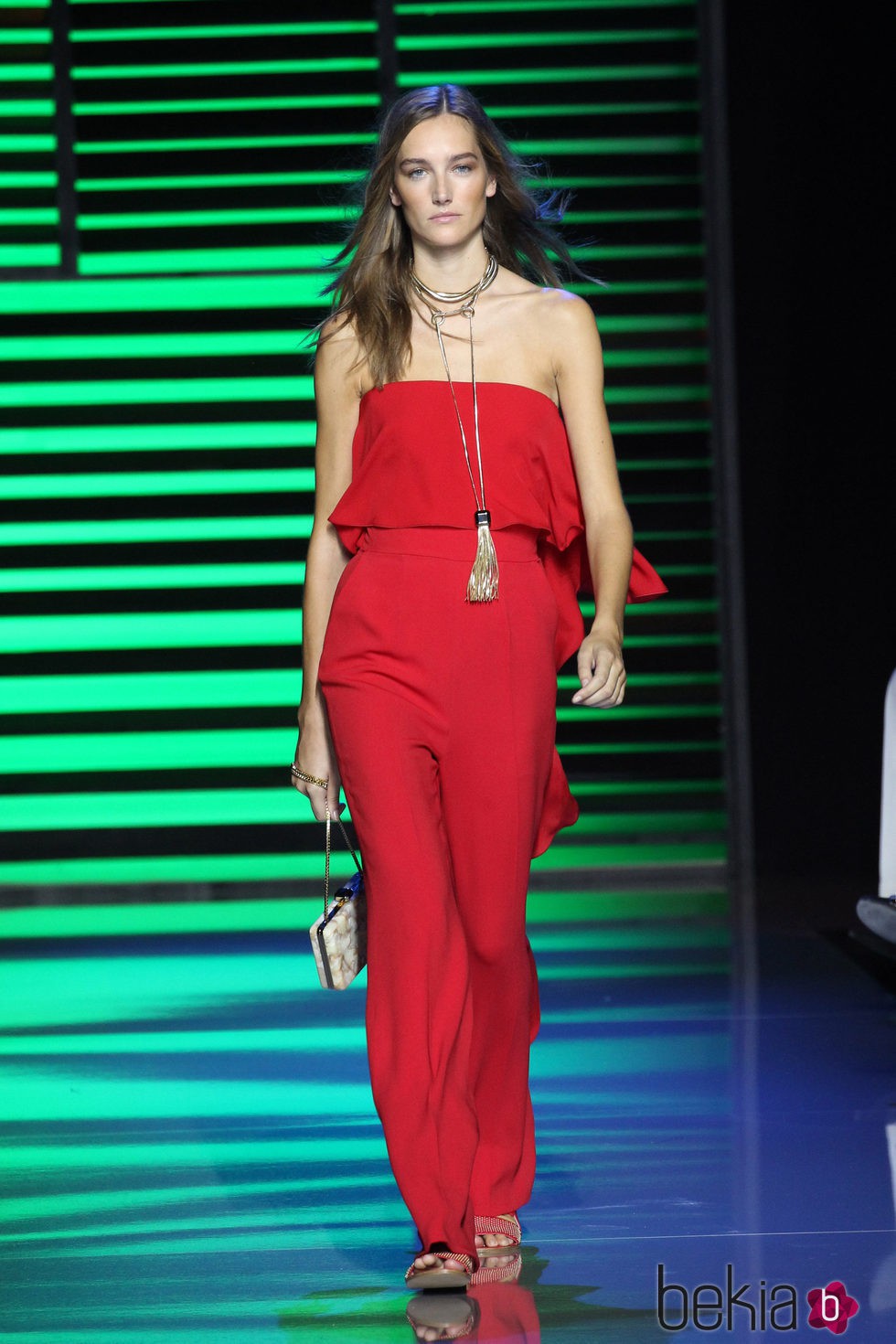 Jumpsuit rojo de la colección de primavera/verano 2016 de Elie Saab en París Fashion Week
