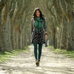 Malena Costa pasea con ropa de la colección otoño/invierno 2011 de Indiwoman by Individual