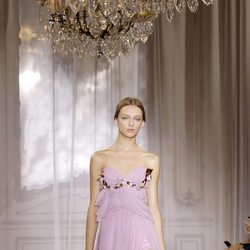Vestido lila de la colección primavera/verano 2012 de Nina Ricci en París