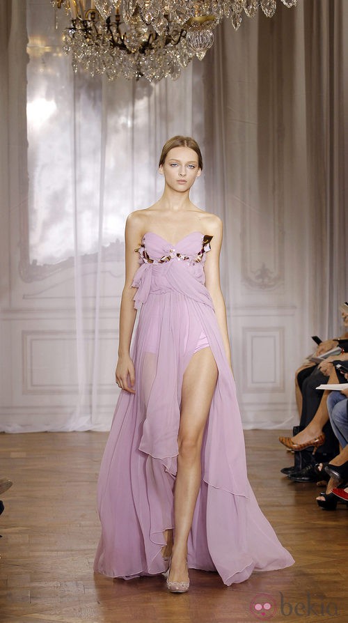 Vestido lila de la colección primavera/verano 2012 de Nina Ricci en París