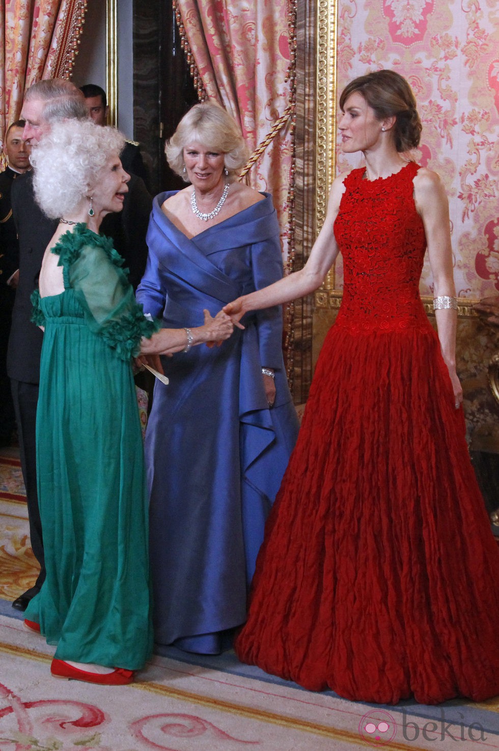 La duquesa de Alba junto a Letizia Ortiz y Camilla Parker Bowles