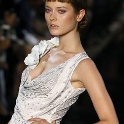 Vestido de seda blanca de John Galliano, colección primavera 2012