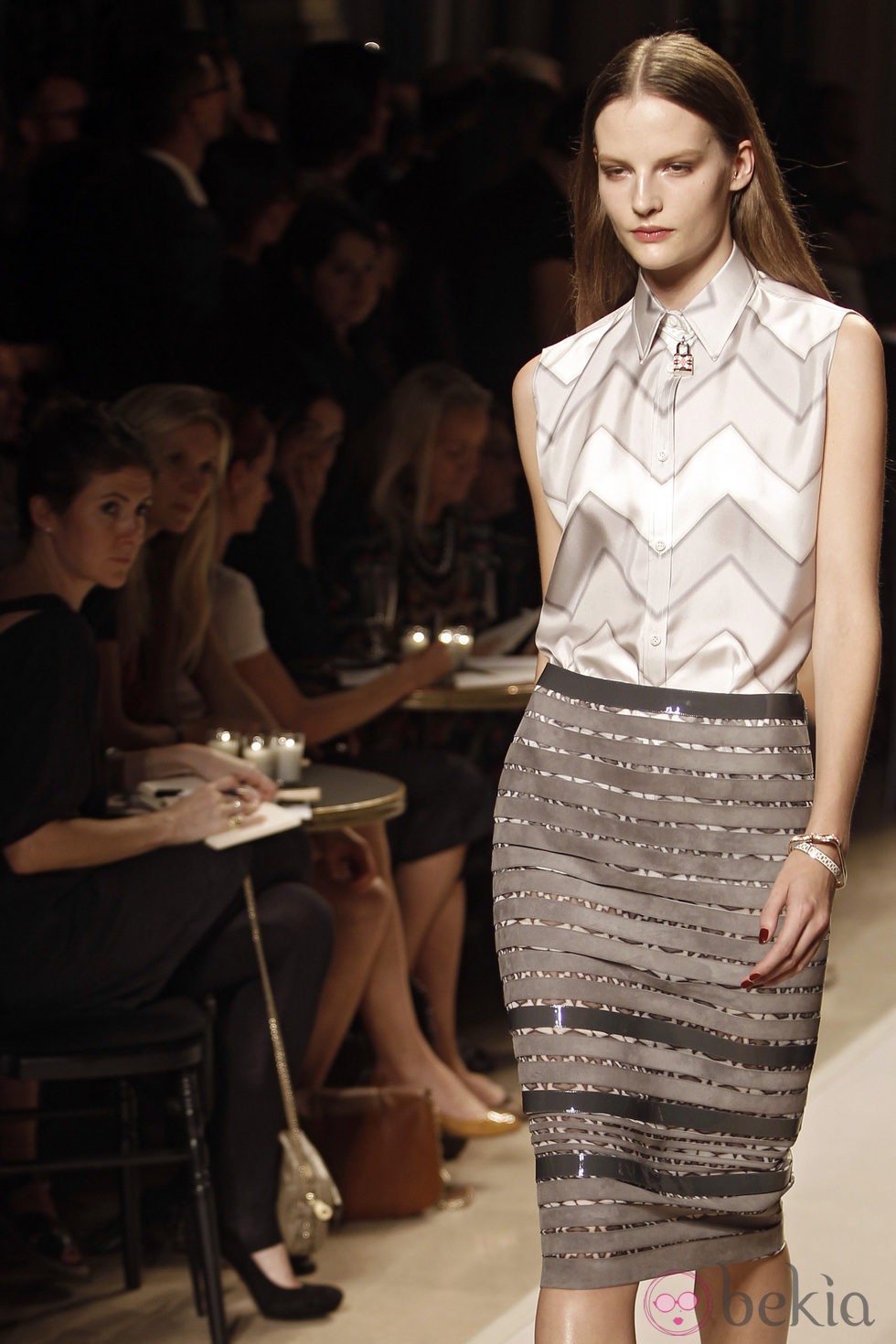 Conjunto falda y camisa beige, de Loewe, colección primavera 2012
