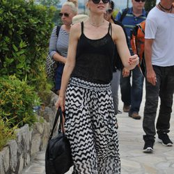 Gwen Stefani con maxi falda estampada en Cannes