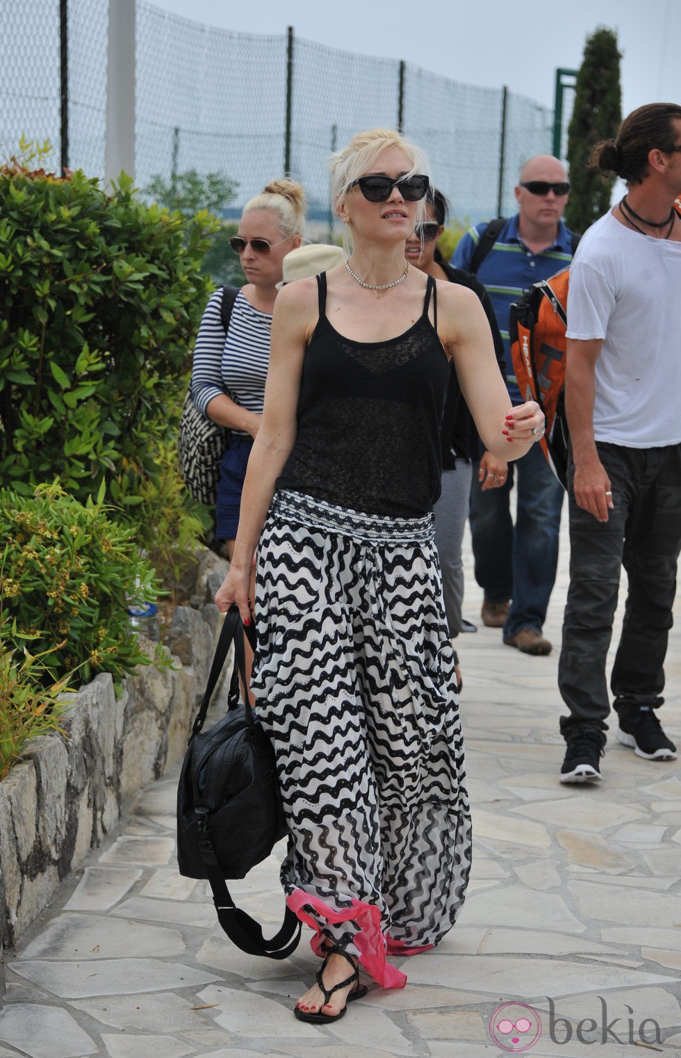 Gwen Stefani con maxi falda estampada en Cannes