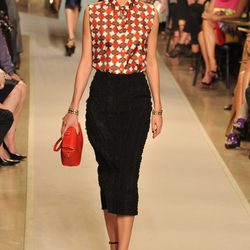 Miranda Kerr desfila para Stuart Webers en la semana de la moda de París