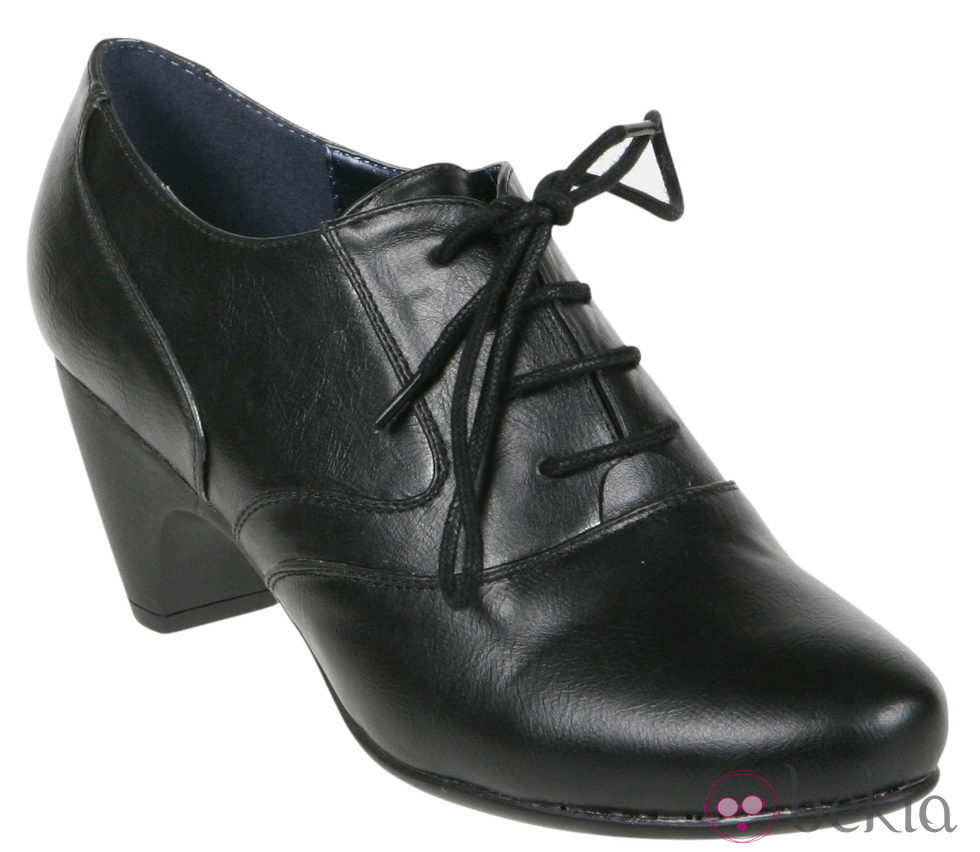 Zapato negro con cordones de la colección otoño/invierno 2011/2012 de Alex Silva