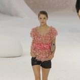 Minishort y camisa, de Chanel, colección primavera 2012