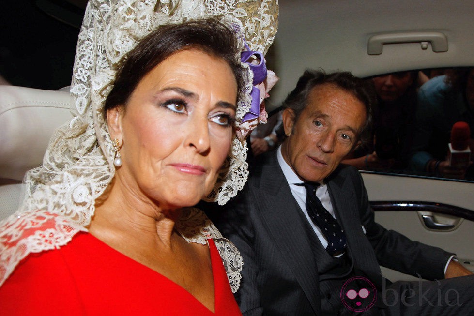 Looks Boda Duquesa de Alba: Carmen Tello y Alfonso Díez se dirigen al Palacio de las Dueñas