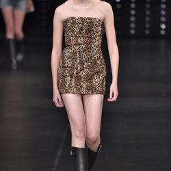 Vestido animal print de la colección primavera/verano 2016 de Yves Saint Laurent en Paris Fashion Week