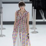 Vestido de estampado floral de la nueva colección de Chanel primavera/verano 2016 en París Fashion Week