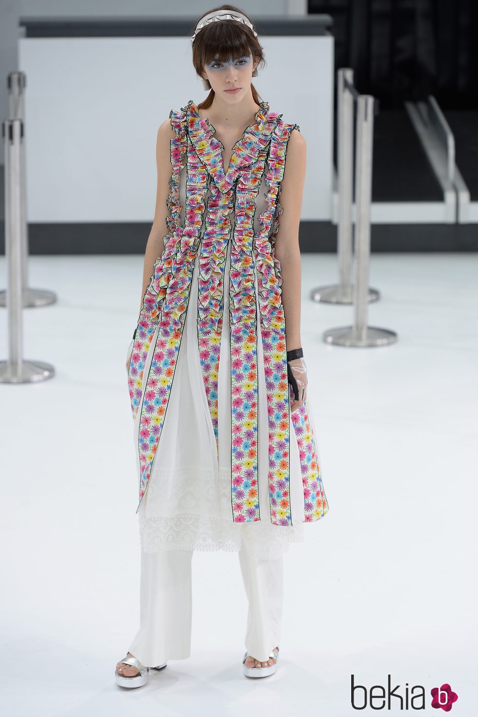 Vestido de estampado floral de la nueva colección de Chanel primavera/verano 2016 en París Fashion Week