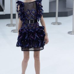 Vestido perforado de la nueva colección de Chanel primavera/verano 2016 en París Fashion Week