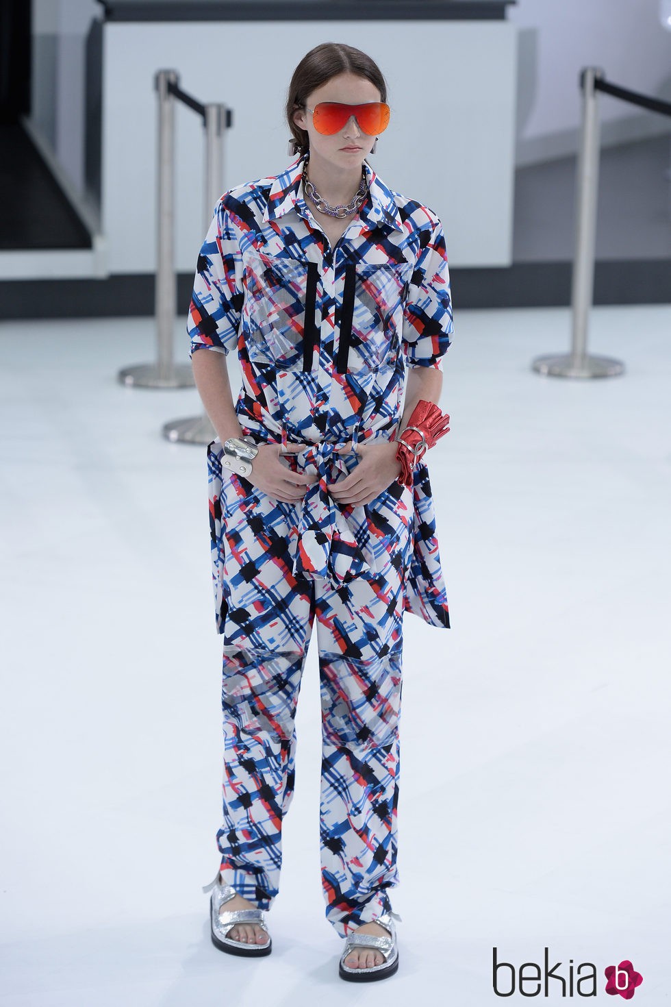 Jumpsuit de cuadros de la nueva colección de Chanel primavera/verano 2016 en París Fashion Week