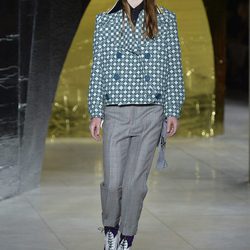 Pantalon y abrigo de cuadros de la colección primavera/verano 2016 de Miu Miu en Paris Fashion Week