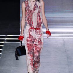 Jumpsuit rojo y beige de la colección primavera/verano 2016 de Louis Vuitton en Paris Fashion Week