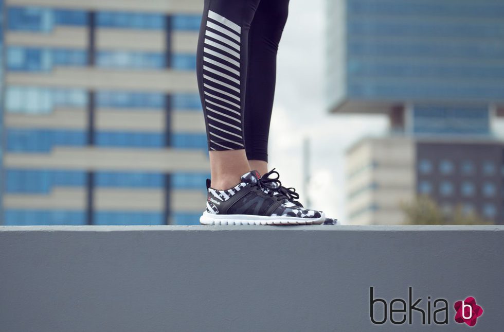 Competitivo amplificación pronto Campaña del modelo de zapatilla Geométrico de Bershka y Reebok - Galería en  Bekia Moda