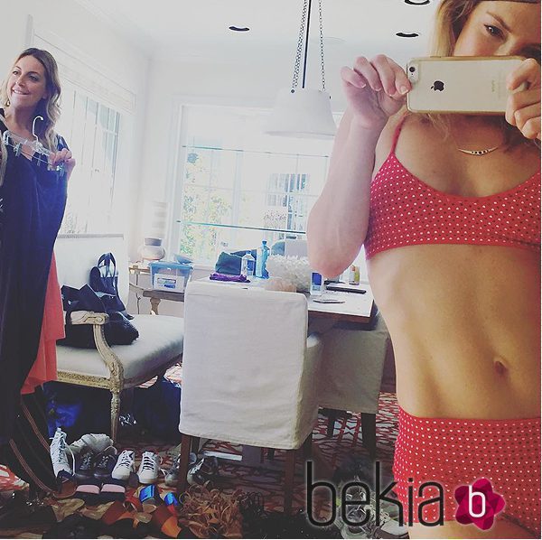 Kate Hudson con conjunto de corazones de Fabletics en una imagen de Instagram