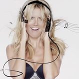 Heidi Klum con sujetador negro de encaje como imagen de campaña de Macy's