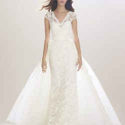 Vestido de novia con capa superpuesta de Carolina Herrera 2016