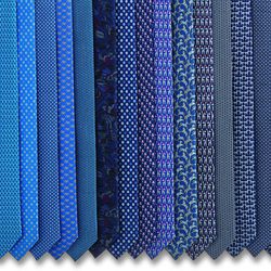 Corbatas en tonos azulados de la colección otoño 2015 de Salvatore Ferragamo