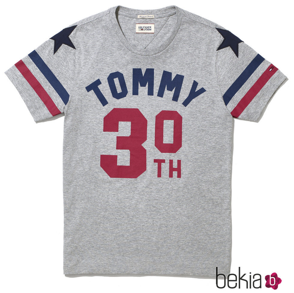 Camiseta gris de la colección cápsula 2015 del 30 aniversario de Tommy Hilfiger
