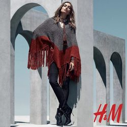 Poncho burdeos y gris de la colección otoño/invierno 2015/2016 de H&M