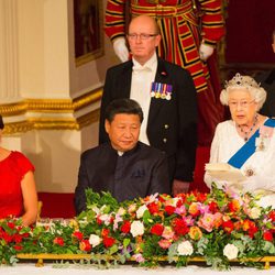Duquesa de Cambridge con vestido rojo en su primera cena de Estado