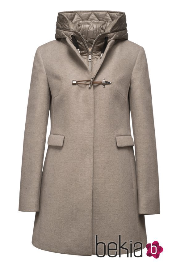 Abrigo beige largo de la colección otoño/invierno 2015 de la firma Fay