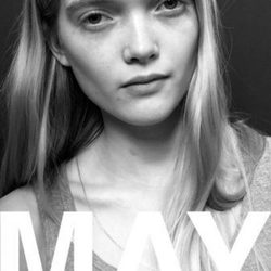 May Bell posando para el lanzamiento de la colección primavera/verano 2016 de Burberry