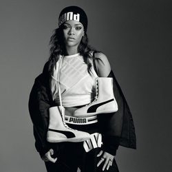 Rihanna presenta el nuevo par de zapatillas Eskiva para Puma