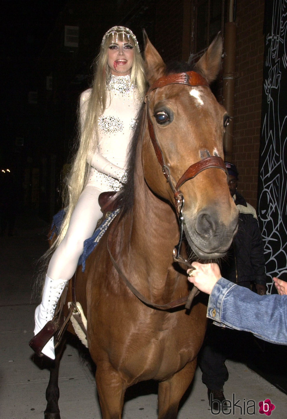 Heidi Klum disfrazada de Lady Godiva en una fiesta de Halloween 2001
