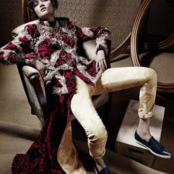 Modelo con vestimenta que lleva cristales Swarovski de la colección de Jean Paul Gaultier para el otoño/invierno 2016/2017
