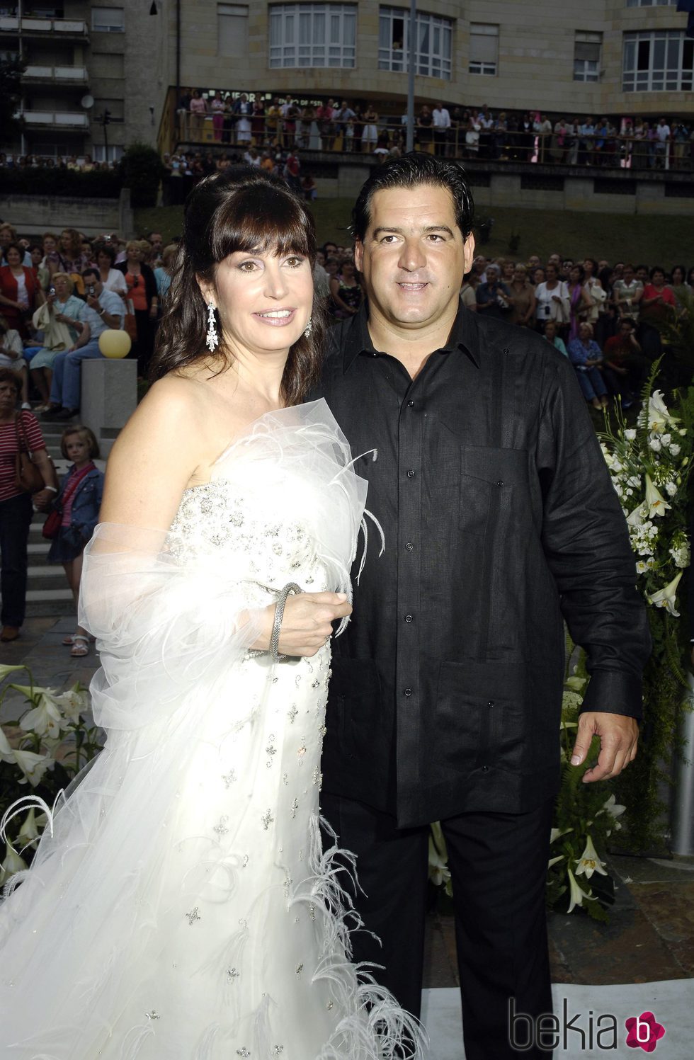 Carmen Martínez Bordiú celebra su boda con José Campos vestida de Pronovias