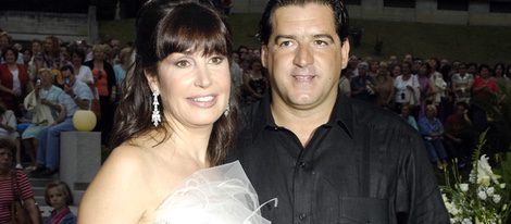 Carmen Martínez Bordiú celebra su boda con José Campos vestida de Pronovias