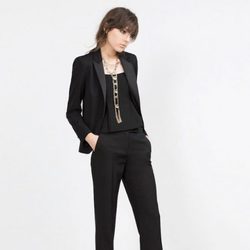 Traje de chaqueta negro de la colección de Zara Evening