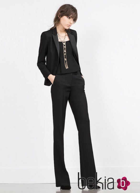 Traje de chaqueta negro de la colección de Zara Evening