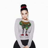 Katy Perry con camiseta gris y falda negra de la colección Navidad 2015 de H&M