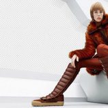 Abrigo de pelo naranja y botas acolchadas de la colección de H&M otoño/invierno 2015/2016