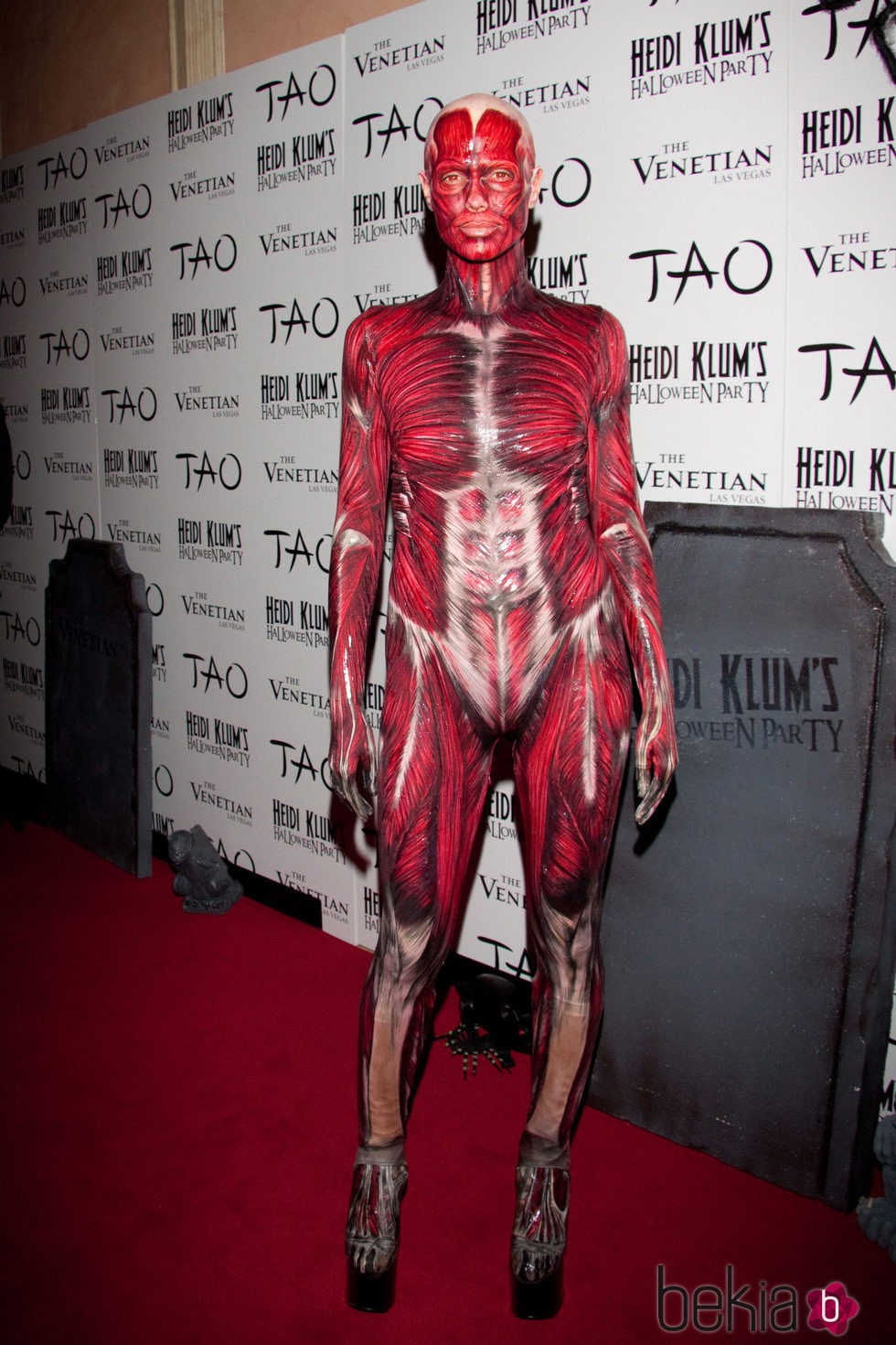 Heidi Klum con disfraz de músculos para Haloween
