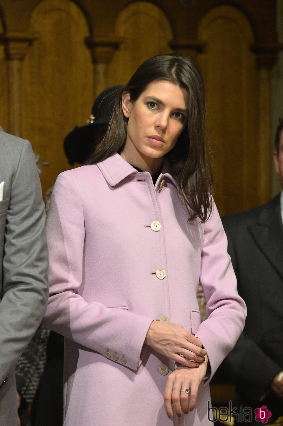 Carlota Casiraghi con chaquetón lila en el Día Nacional de Mónaco